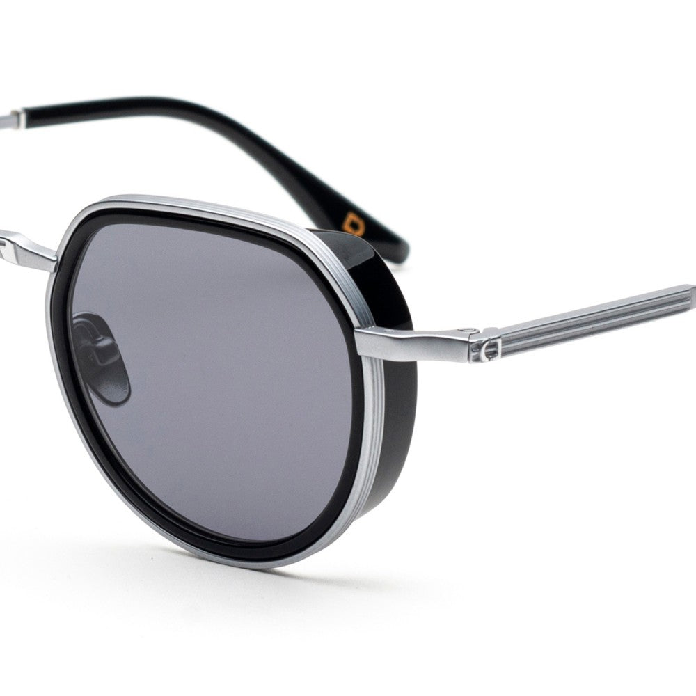 Barnet Titanium Silver/Black (disponibile in 10 giorni)