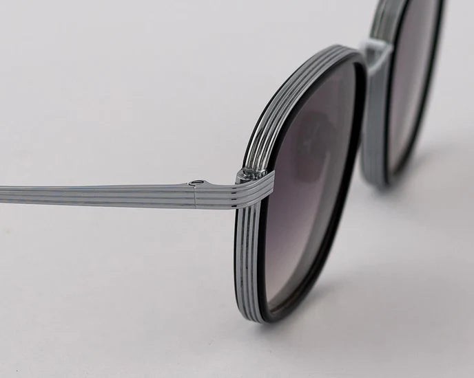 Nomad argento/ nero (disponibile in 10 giorni)