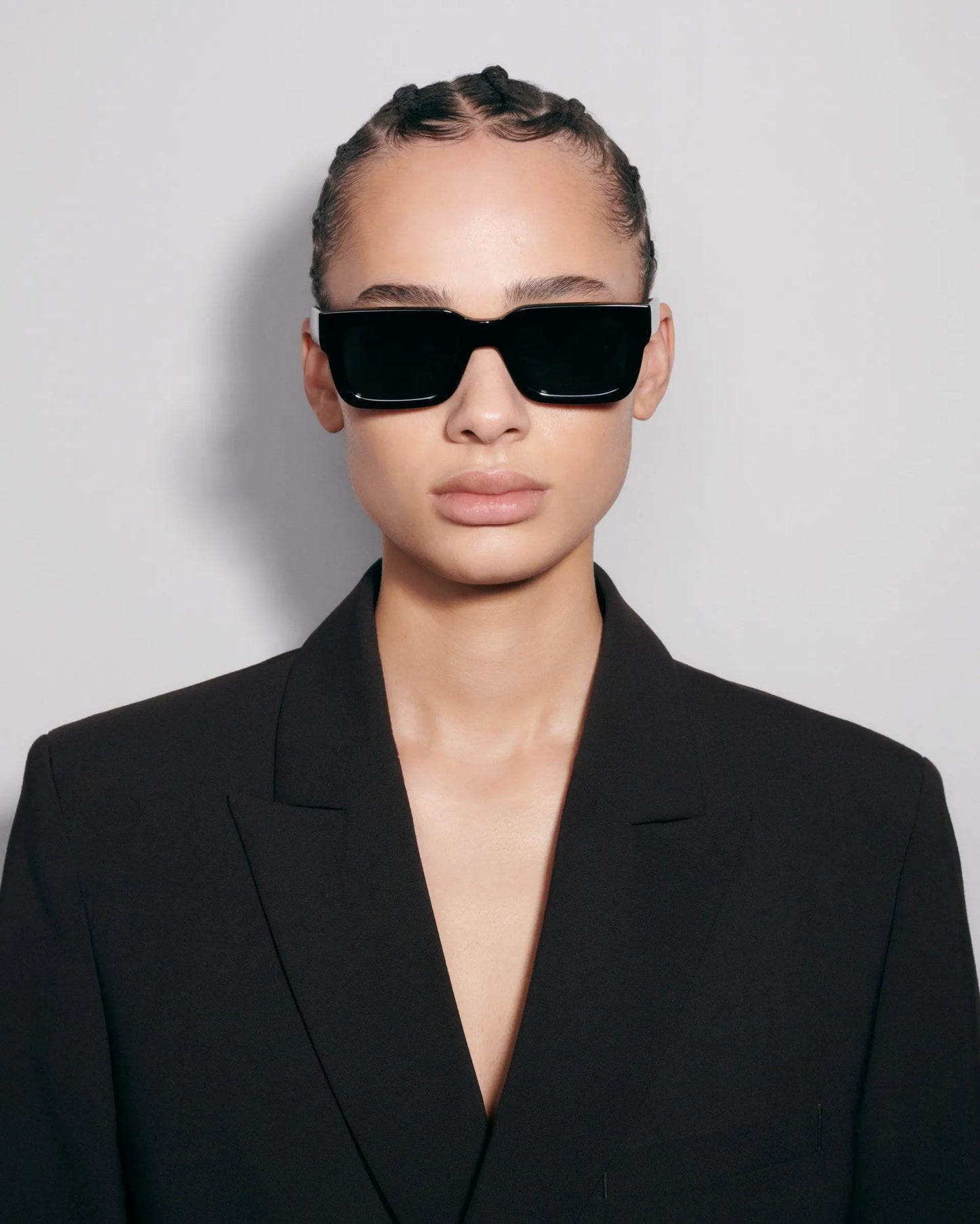 05 Black (disponibile in 10 giorni)