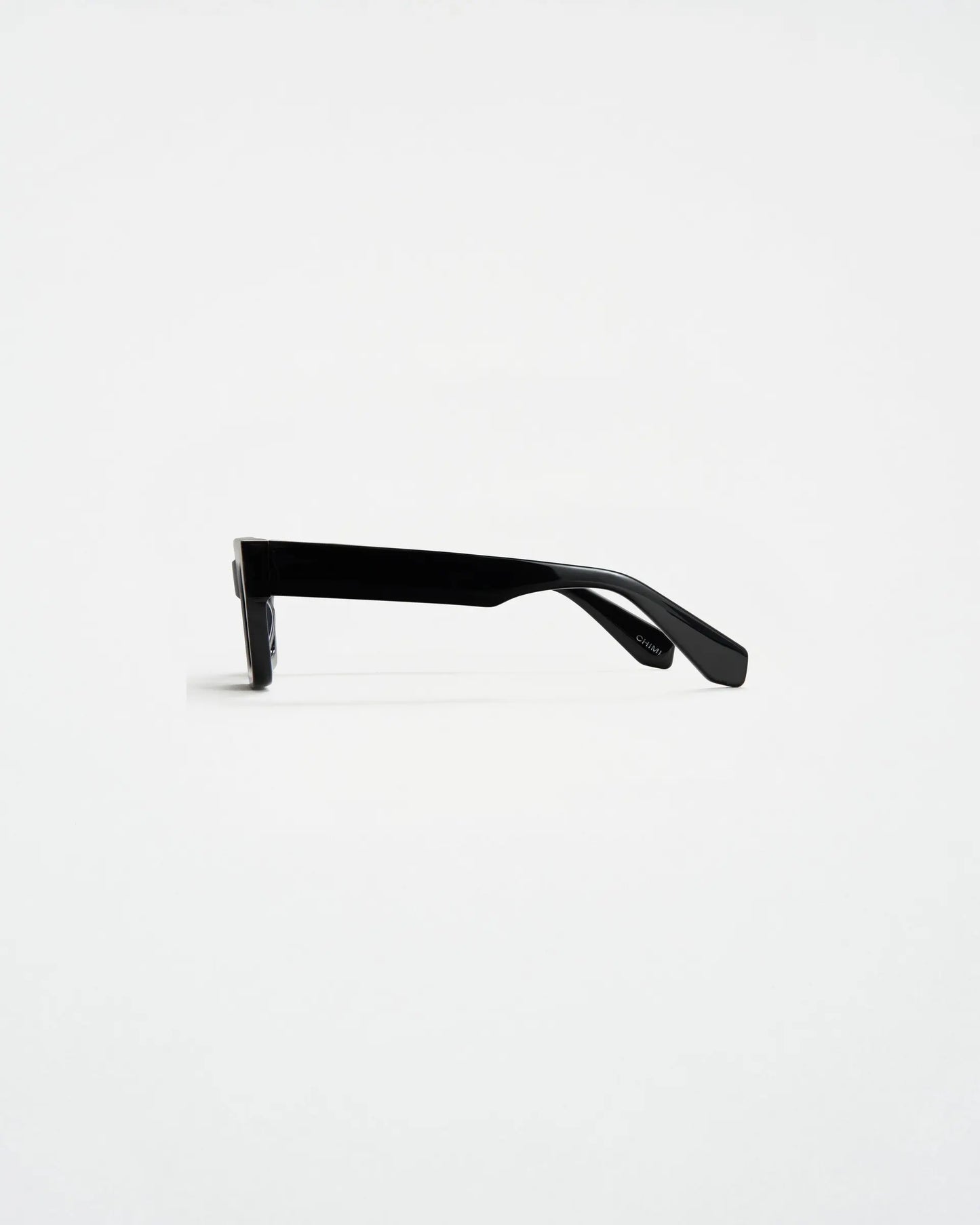 05 Black (disponibile in 10 giorni)